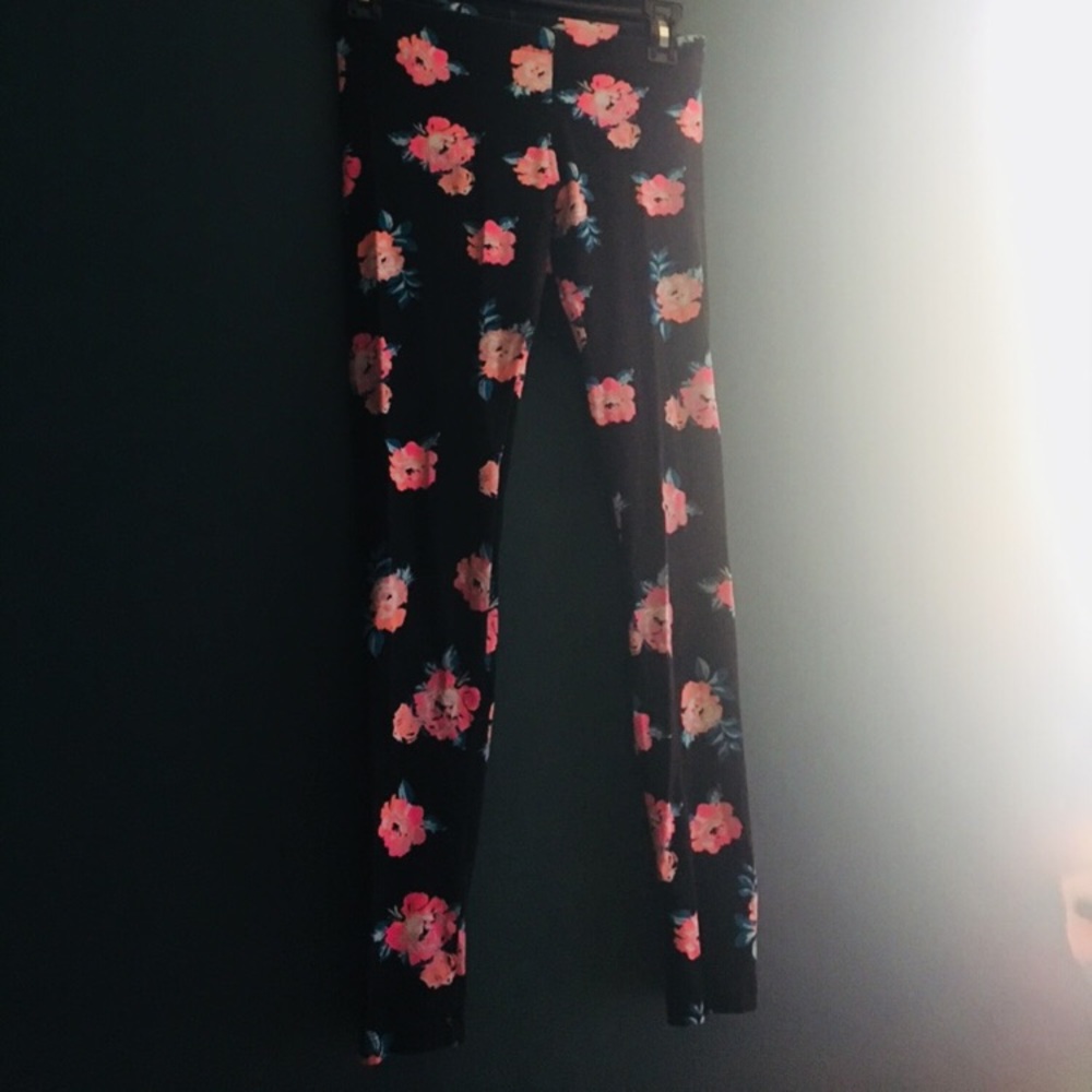 Neon floral leggings!